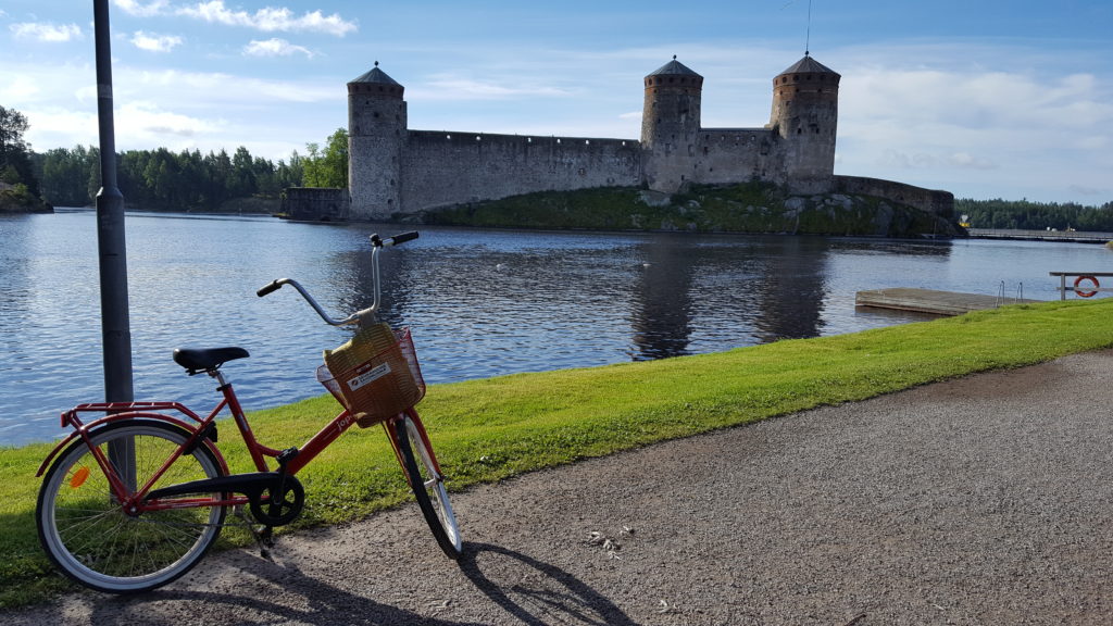 フィンランドの古城と自転車